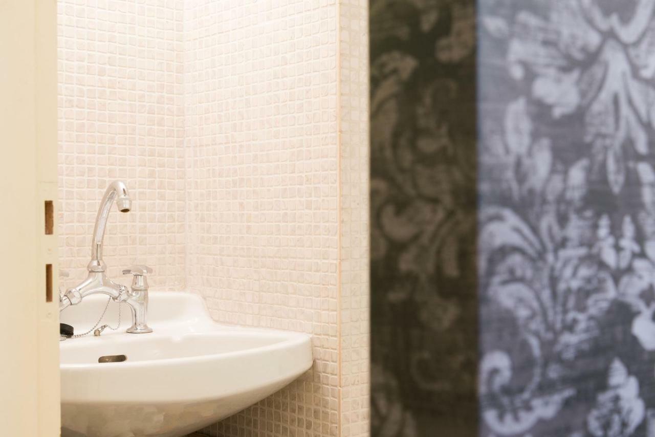 Stylish Flat With Veranda In The Heart Of アテネ エクステリア 写真