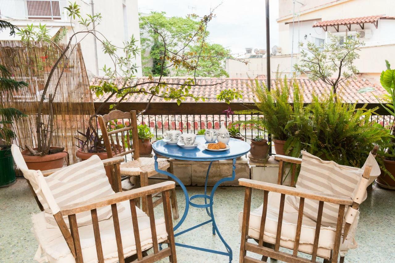 Stylish Flat With Veranda In The Heart Of アテネ エクステリア 写真