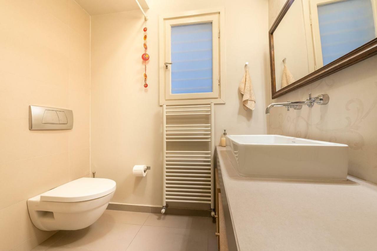 Stylish Flat With Veranda In The Heart Of アテネ エクステリア 写真