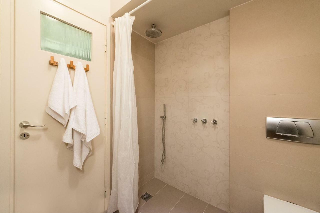 Stylish Flat With Veranda In The Heart Of アテネ エクステリア 写真